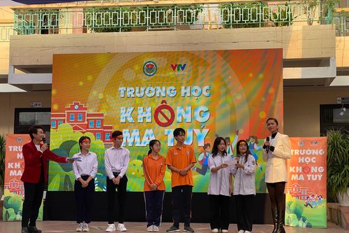 NSND Xuân Bắc, Hoa hậu H'hen Niê kêu gọi 'không thử ma túy dù chỉ 1 lần'