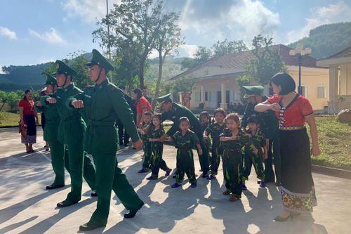 Em yêu chú bộ đội