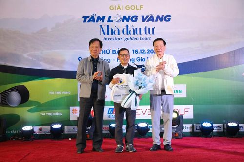 Giải golf 'Tấm lòng vàng Nhà đầu tư' quyên góp được 650 triệu đồng cho các hoạt động từ thiện