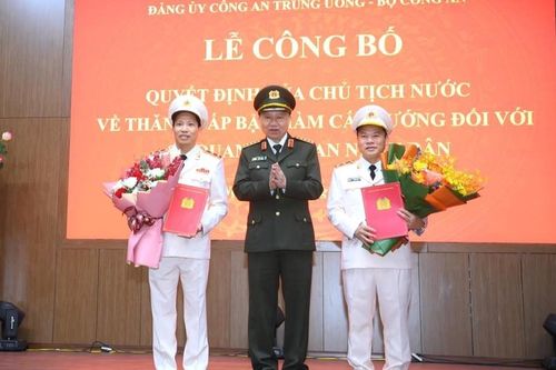 Hai thứ trưởng Bộ Công an Lê Văn Tuyến, Nguyễn Văn Long được thăng quân hàm trung tướng