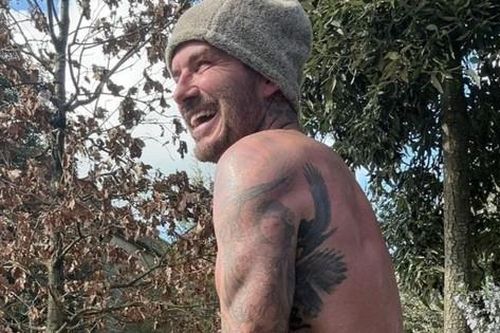 Ảnh David Beckham cởi trần sửa tivi gây sốt
