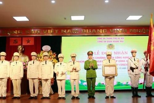 Công an quận Hoàng Mai đón nhận Huân chương Chiến công hạng Nhì