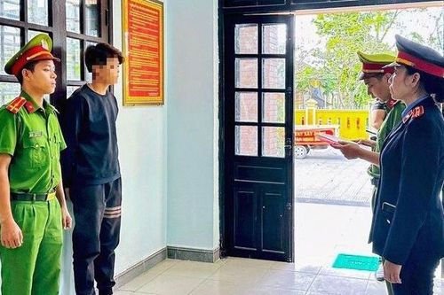 Khởi tố nhóm đối tượng dùng dao tự chế chém người