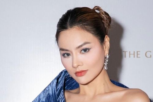 Thùy Tiên, Vũ Thu Phương táo bạo với trang phục khoét sâu ngực