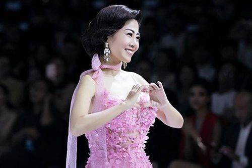 Chuyện xúc động đằng sau mẫu váy Mai Phương trình diễn trước khi qua đời