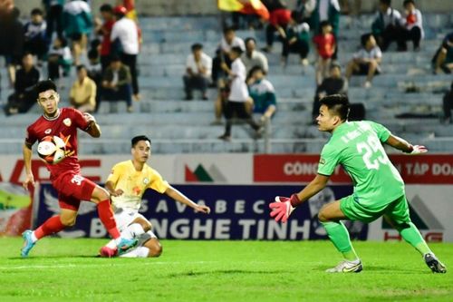 Hồng Lĩnh Hà Tĩnh vs Quy Nhơn Bình Định: Chủ nhà sụp đổ
