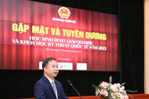 Bộ GD-ĐT sẽ nghiên cứu thêm chính sách ưu tiên cho những học sinh xuất sắc