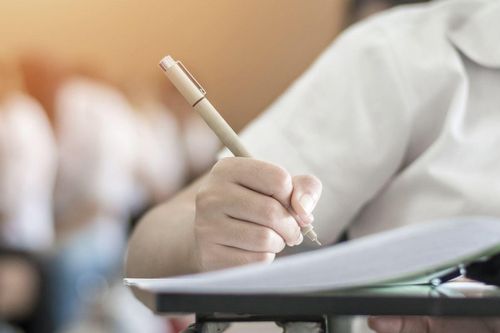 Trung Quốc: Thế hệ 'học sinh ngoan' đối diện cú sốc đầu đời