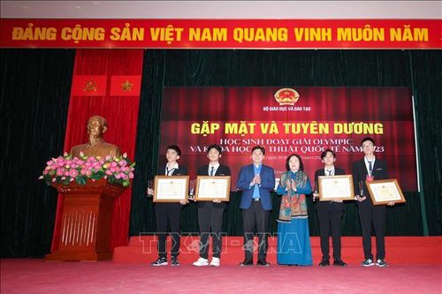 Tuyên dương học sinh đoạt giải các kỳ thi Olympic và Khoa học kỹ thuật quốc tế năm 2023