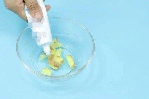 Trộn kem đánh răng với gừng: Điều kỳ diệu sẽ xảy ra