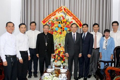 Phó Thủ tướng Trần Lưu Quang chúc mừng Giáng sinh Tòa Giám mục Phan Thiết