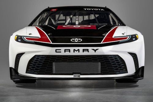Cận cảnh Toyota Camry phiên bản xe đua vừa ra mắt