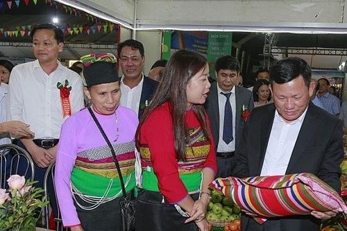 Hội chợ thương mại miền Tây Thanh Hóa năm 2023 thu hút 230 gian hàng, đa dạng sản phẩm hàng hóa