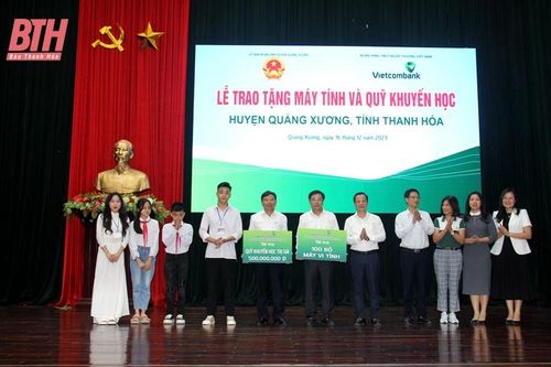 Ngân hàng TMCP Ngoại thương Việt Nam trao tặng Quỹ khuyến học và máy tính cho huyện Quảng Xương
