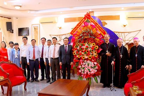 Phó thủ tướng Trần Lưu Quang thăm, chúc mừng Giáng sinh Tòa giám mục Xuân Lộc