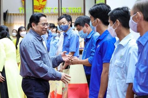 Thủ tướng: Đảm bảo người hưởng chính sách đều có quà, không để ai không có Tết