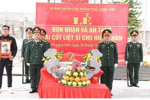 Đón nhận hài cốt liệt sỹ Chu Hiến Chân về Nghĩa trang Liệt sỹ Hoàng Đồng, thành phố Lạng Sơn