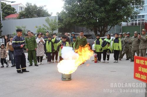 Phòng Cảnh sát phòng cháy, chữa cháy và cứu nạn cứu hộ, Công an tỉnh tổ chức tuyên truyền, trải nghiệm, thực hành chữa cháy và cứu nạn cứu hộ cho người dân, học sinh
