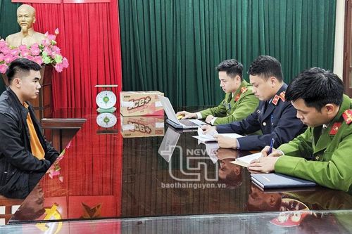 TP. Thái Nguyên: Bắt quả tang đối tượng vận chuyển gần 7kg pháo nổ