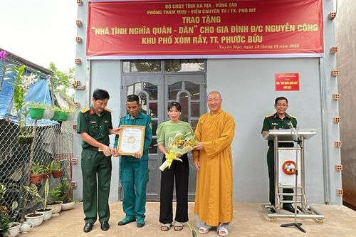 Viện Chuyên Tu bàn giao 'nhà tình nghĩa quân - dân' tại H.Xuyên Mộc