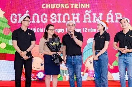 Dự án 'Gương mặt Việt Nam' mang Giáng Sinh sớm cho bệnh nhi Ung bướu