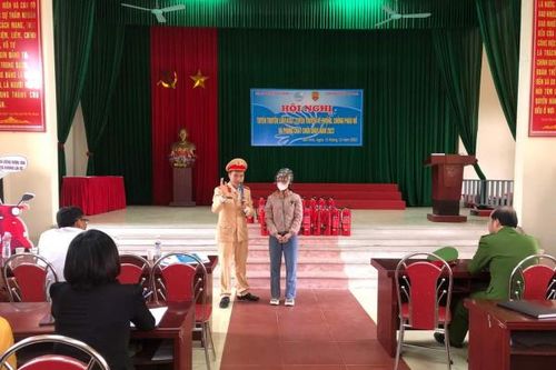 Tuyên truyền đảm bảo an toàn giao thông cho các lái xe, chủ doanh nghiệp vận tải