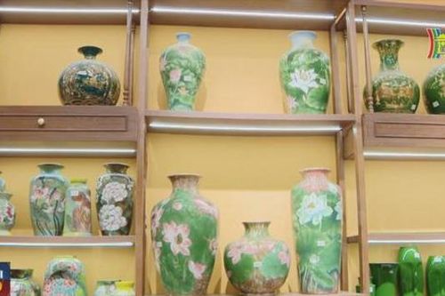 Bát Tràng, từ làng nghề khói bụi tới làng nghề xanh
