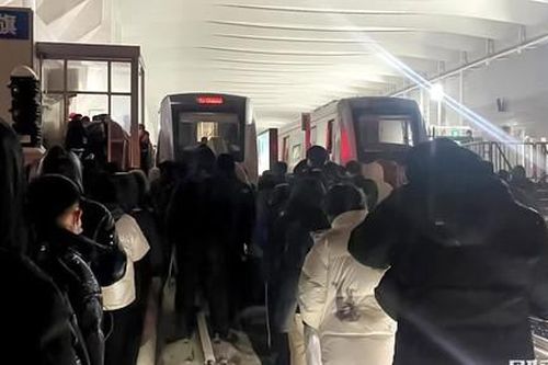 Va chạm tàu điện ngầm ở Bắc Kinh khiến hàng trăm người nhập viện