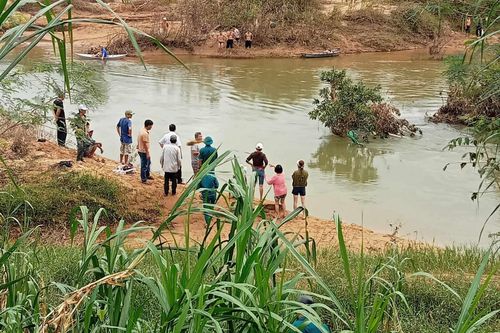 Tìm kiếm người đàn ông bị nước cuốn mất tích khi đi trồng keo