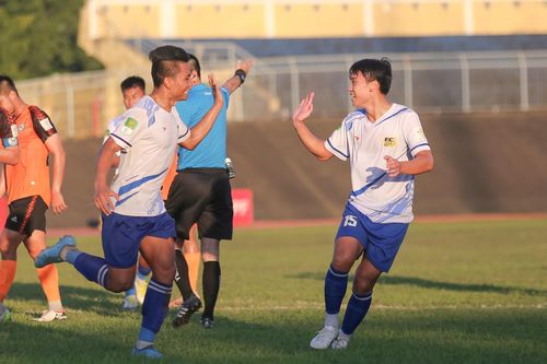 'Người hùng' U19 Việt Nam ghi bàn, CLB Huế đánh bại Đồng Tháp