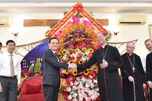 Phó Thủ tướng Trần Lưu Quang thăm, chúc mừng Giáng sinh tại Tòa giám mục Giáo phận Xuân Lộc