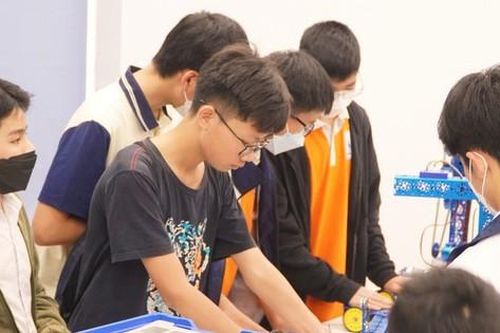 Chọn lối rẽ nào khi 'cánh cửa' vào lớp 10 THPT công lập quá hẹp?