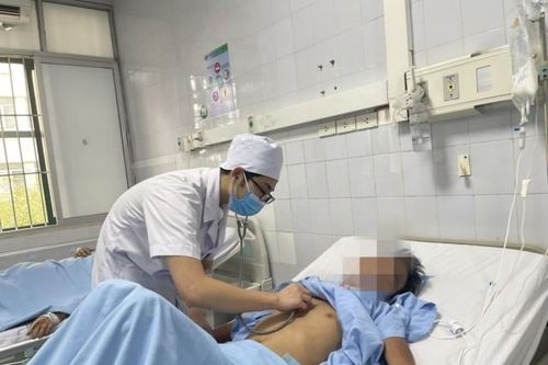 Bệnh nhân xuất huyết tiêu hóa nguy kịch, máu phun thành tia