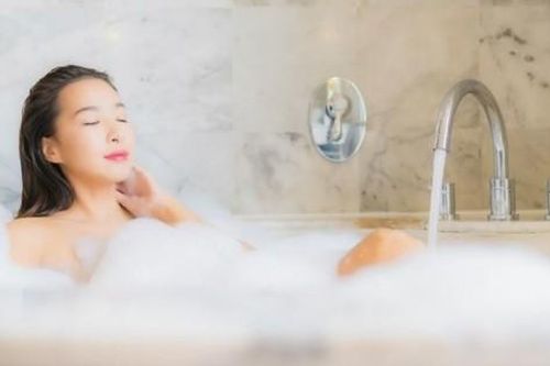 Tắm hàng ngày vào mùa đông, lợi hay hại?