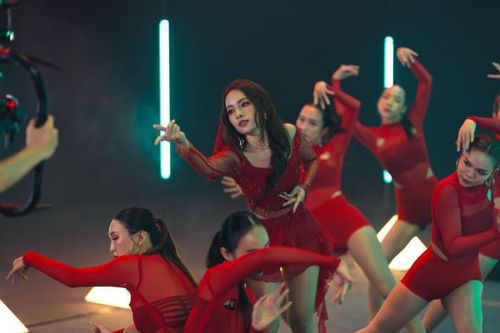 Sara Lưu lột xác với hình ảnh hoàn toàn mới lạ