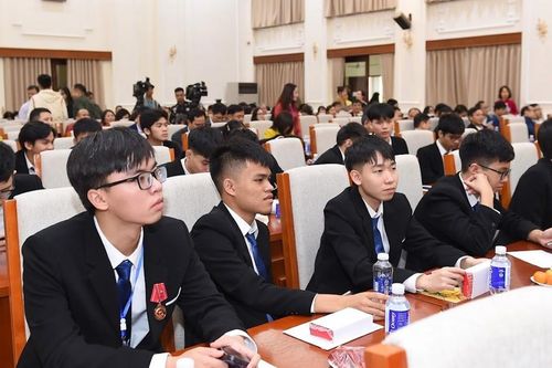 Nghiên cứu thêm chính sách hỗ trợ học sinh xuất sắc, mũi nhọn