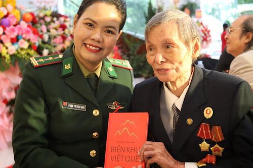 Ra mắt sách 'Biên khu Việt Quế'