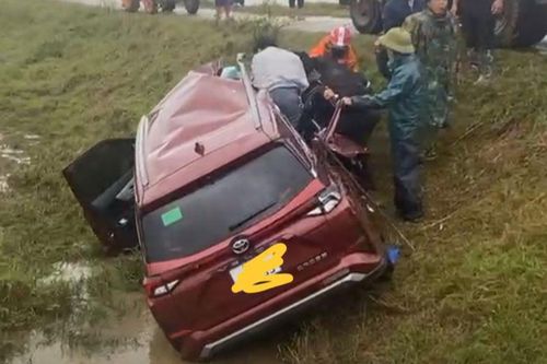 Tai nạn ô-tô tại Hà Tĩnh, 1 cháu bé tử vong
