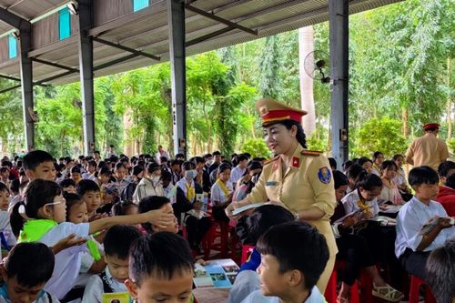 Đắk Nông - Nâng cao ý thức chấp hành Luật Giao thông đường bộ cho giáo dân Giáo xứ Phúc Lộc dịp lễ Giáng Sinh 2023