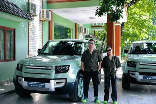 'Độc lạ Bình Dương' 2 anh em chi hơn 15 tỷ tậu Land Rover Defender
