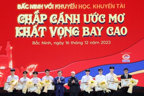 Bắc Ninh trao thưởng học sinh, sinh viên có thành tích xuất sắc