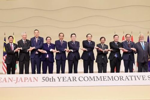 Thủ tướng Phạm Minh Chính gặp song phương các nhà Lãnh đạo ASEAN tại Hội nghị Cấp cao ASEAN-Nhật Bản