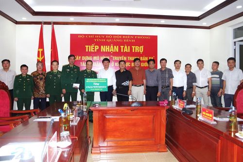Tiếp nhận hỗ trợ mô hình 'Truyền thanh bản xa' tặng nhân dân vùng biên giới