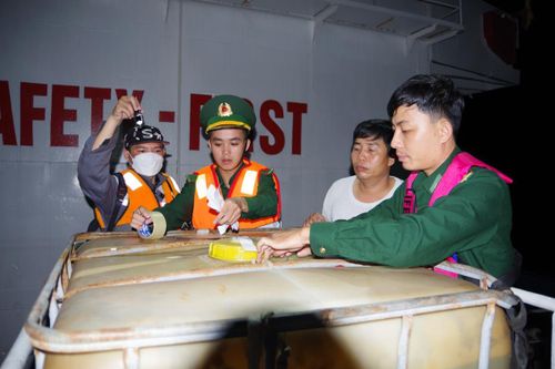 Đặc nhiệm BĐBP Quảng Ngãi bắt giữ hơn 2.000 lít dầu D.O