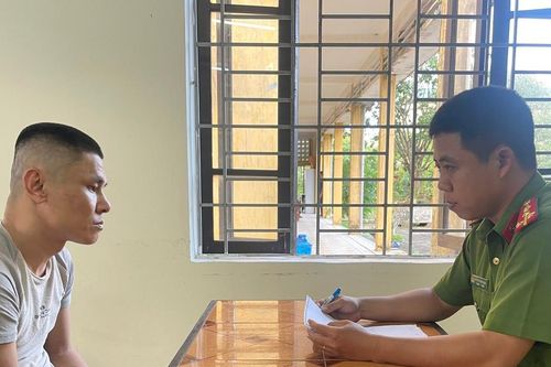 Bắt quả tang hai đối tượng tàng trữ trái phép chất ma túy