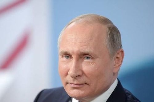 Một nhóm cử tri ủng hộ ông Putin tái tranh cử tổng thống Nga với tư cách ứng viên độc lập
