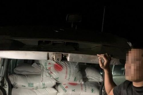 Bắt giữ hàng loạt xe tải van vận chuyển đường kính nhập lậu