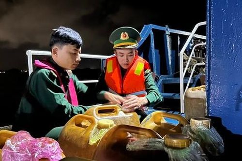 Quảng Ngãi bắt giữ hơn 2.000 lít dầu DO không rõ nguồn gốc