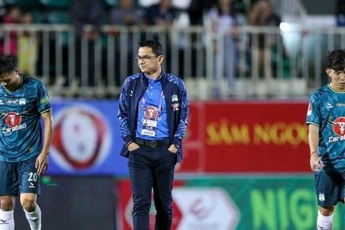 Gục ngã trước SLNA, HAGL chìm trong khủng hoảng