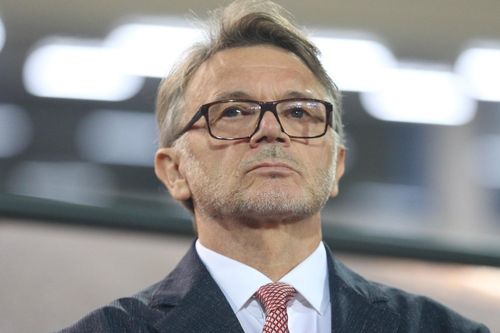 HLV Philippe Troussier về Pháp, Quế Ngọc Hải báo tin không vui